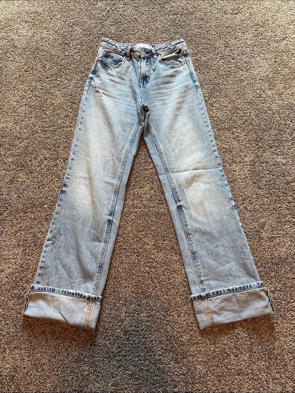 Stradivarius women’s Light Wash Wide-Leg Stove Pipe Jeans